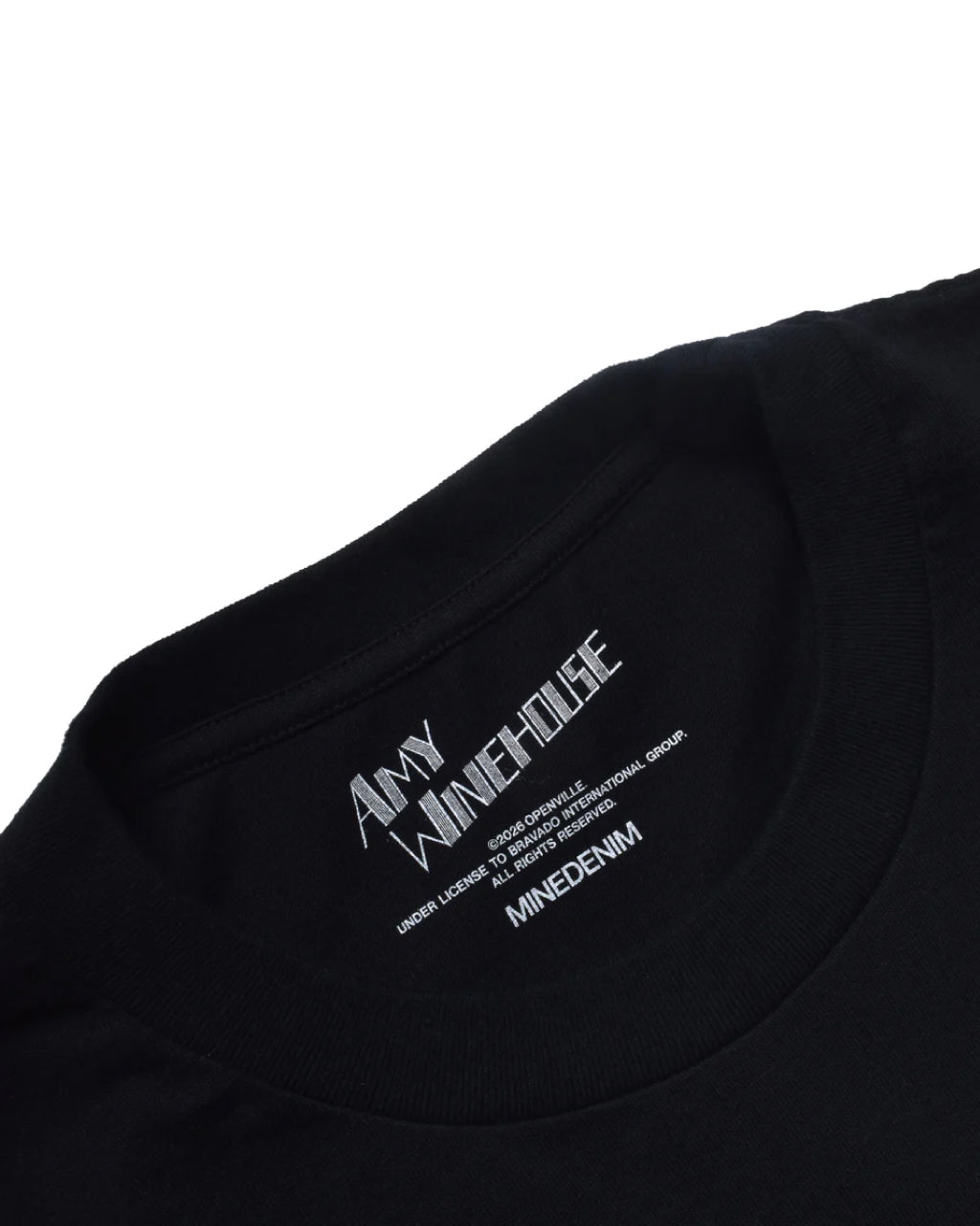 Amy Winehouse "Sitting On A Chair" Photo S/S Tee
