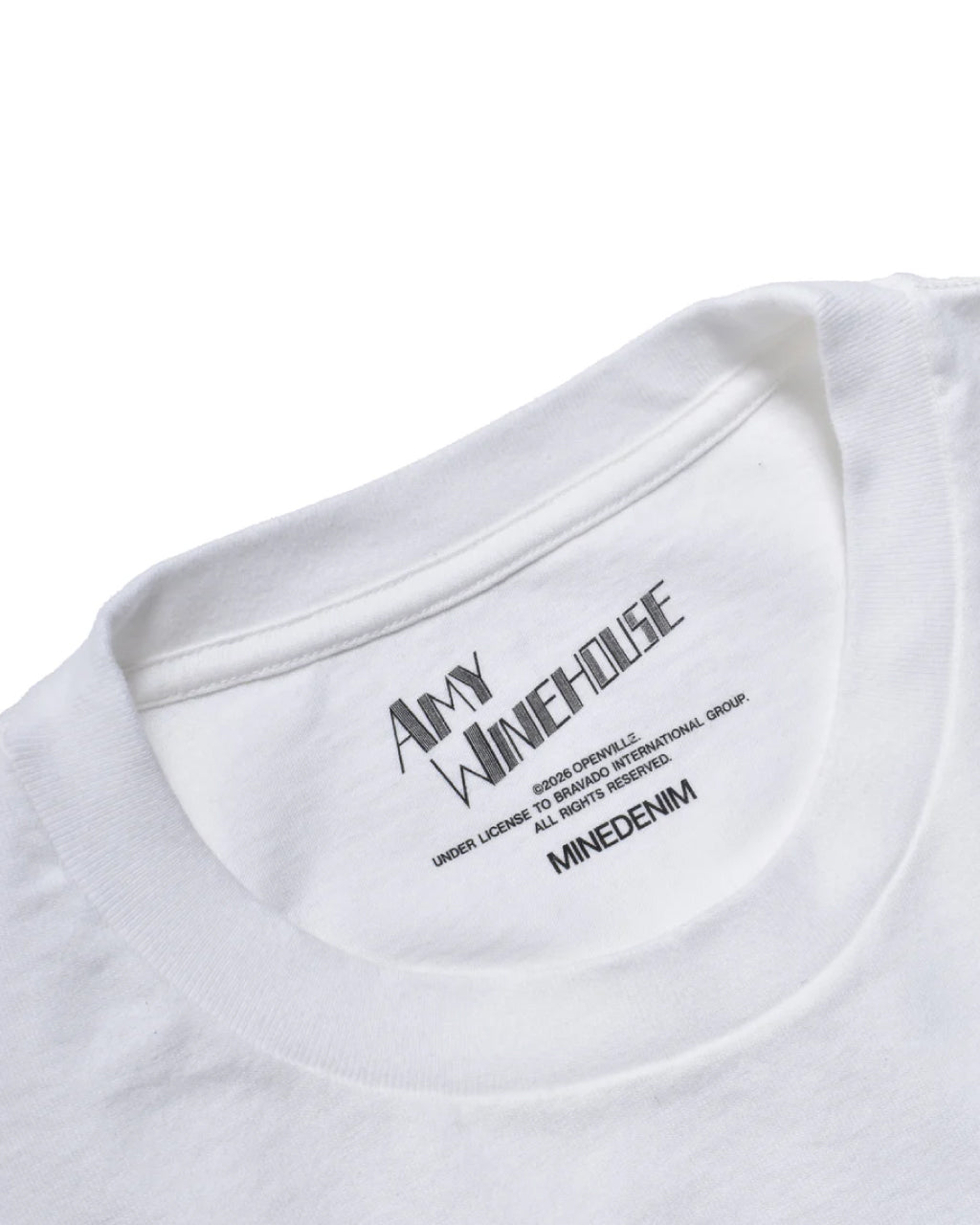 Amy Winehouse "Sitting On A Chair" Photo S/S Tee